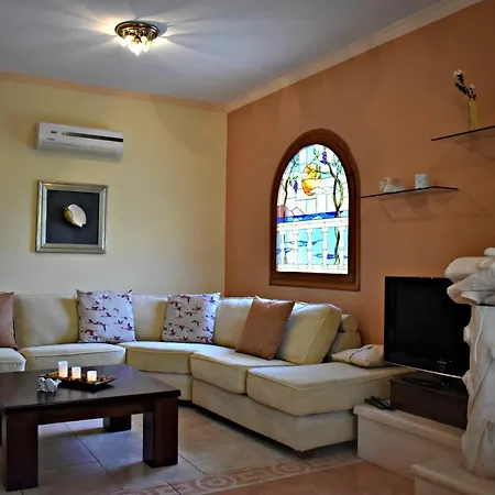 Coral 4 Bedroom Kalamákion