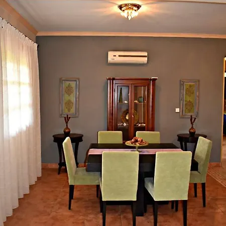 Coral 4 Bedroom Case de vacanță