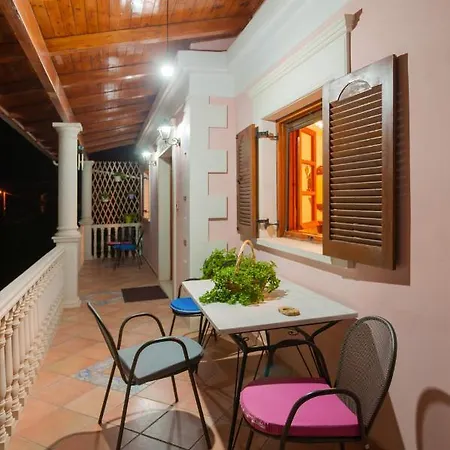 Coral 4 Bedroom Case de vacanță Kalamákion